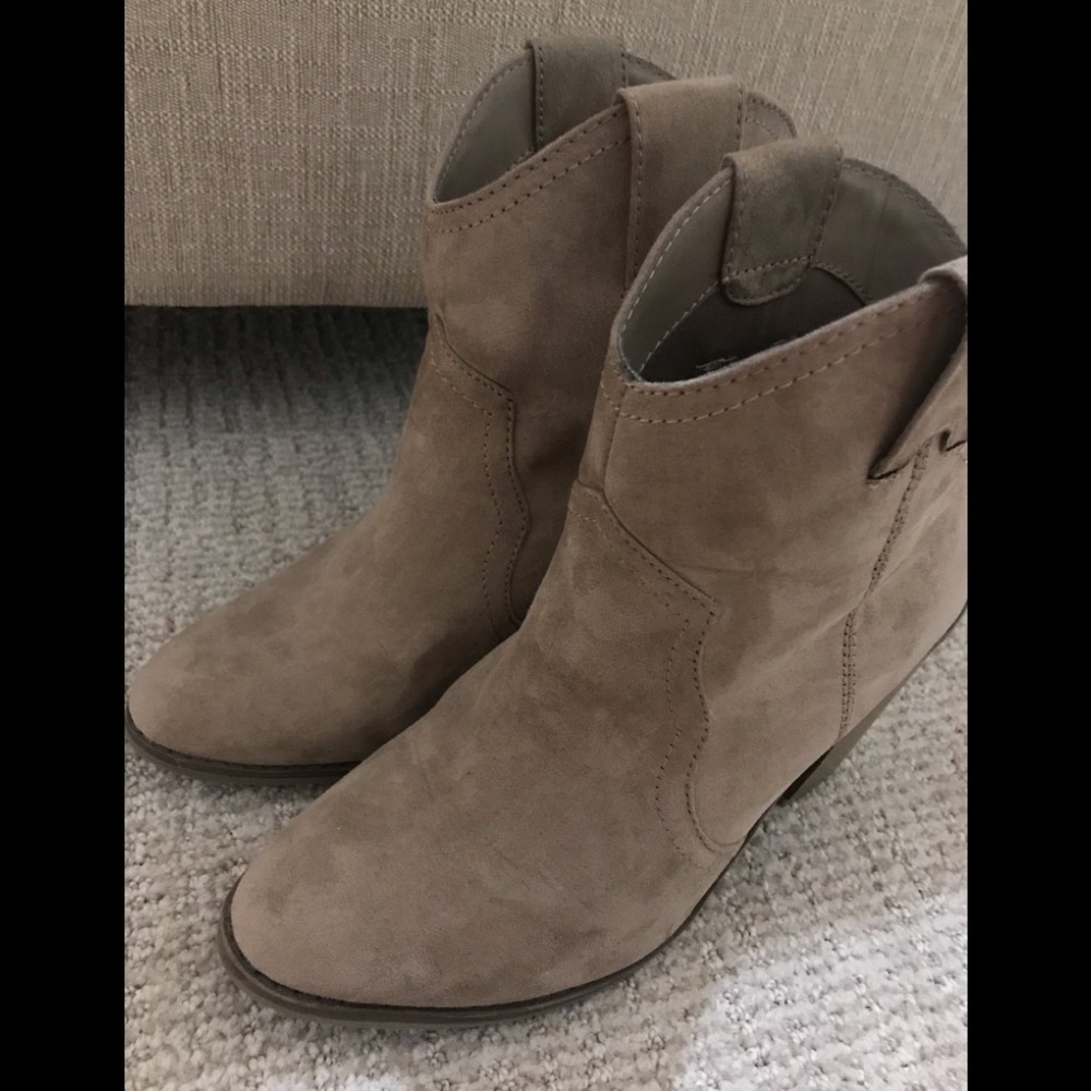 Merona pull on suede boots